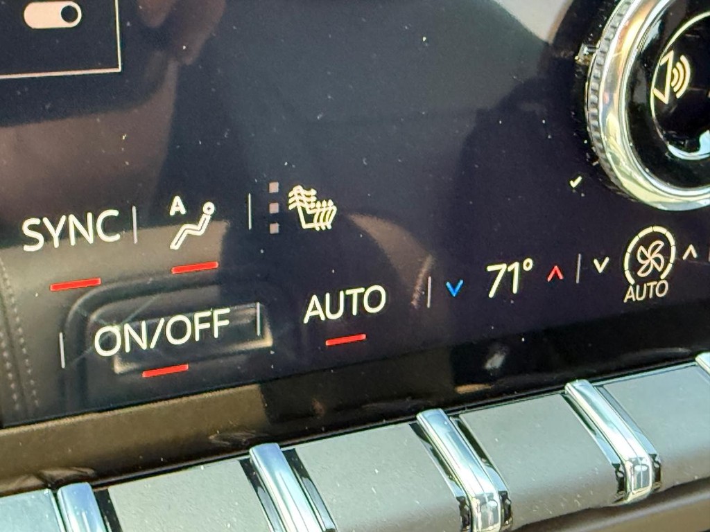 GMC Yukon Vehicle Image 19