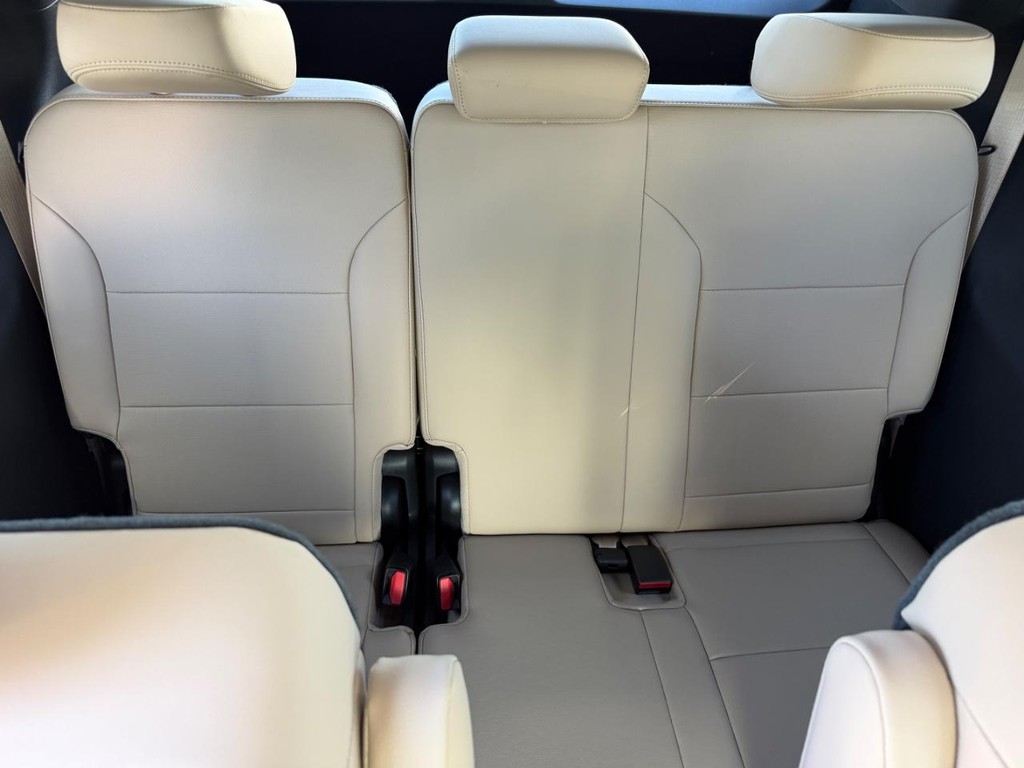 Buick Enclave Vehicle Image 05