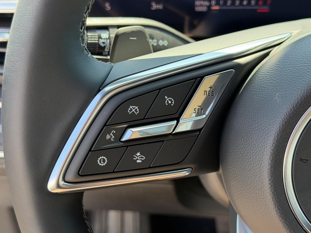 Buick Enclave Vehicle Image 13