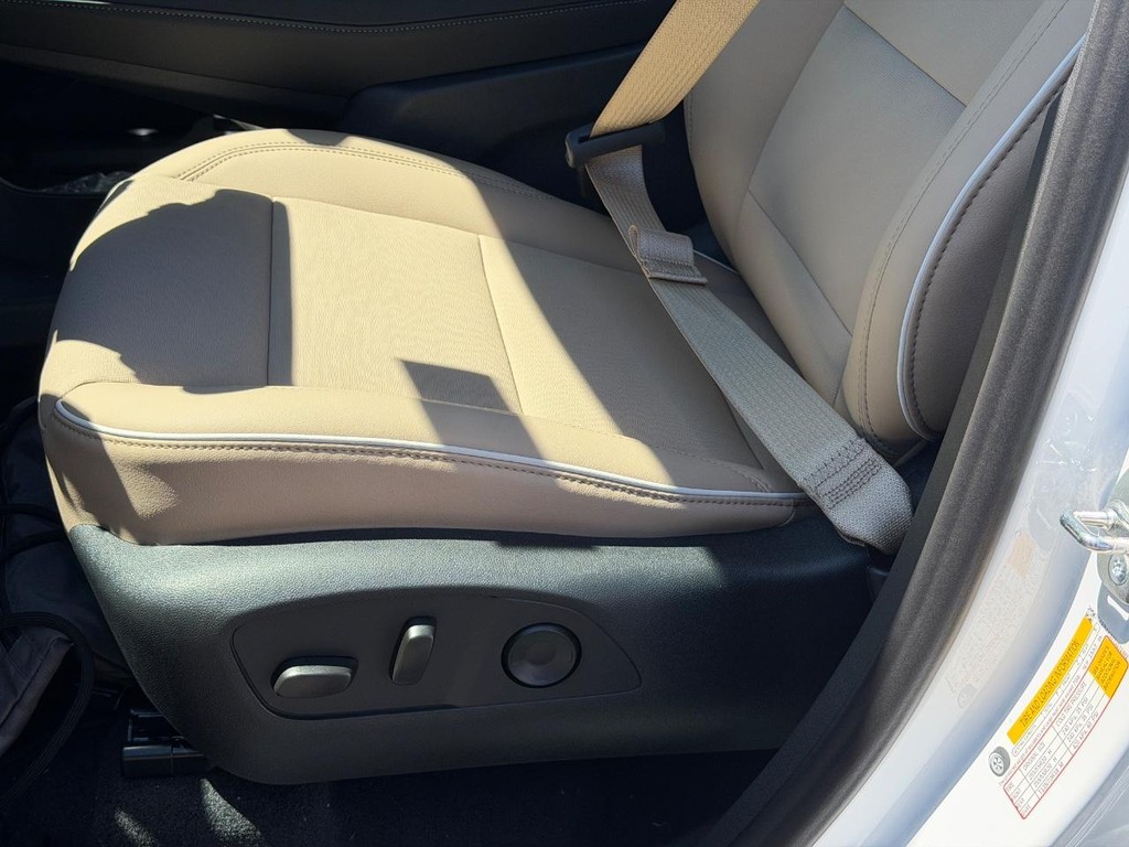 Buick Enclave Vehicle Image 17