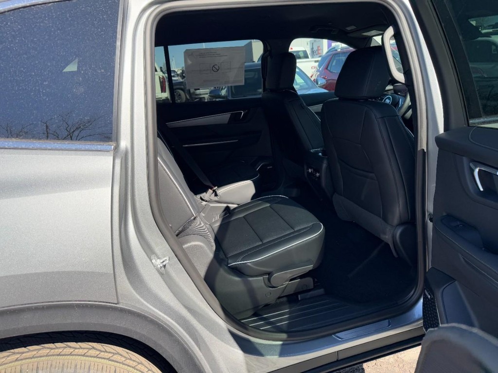 Buick Enclave Vehicle Image 05