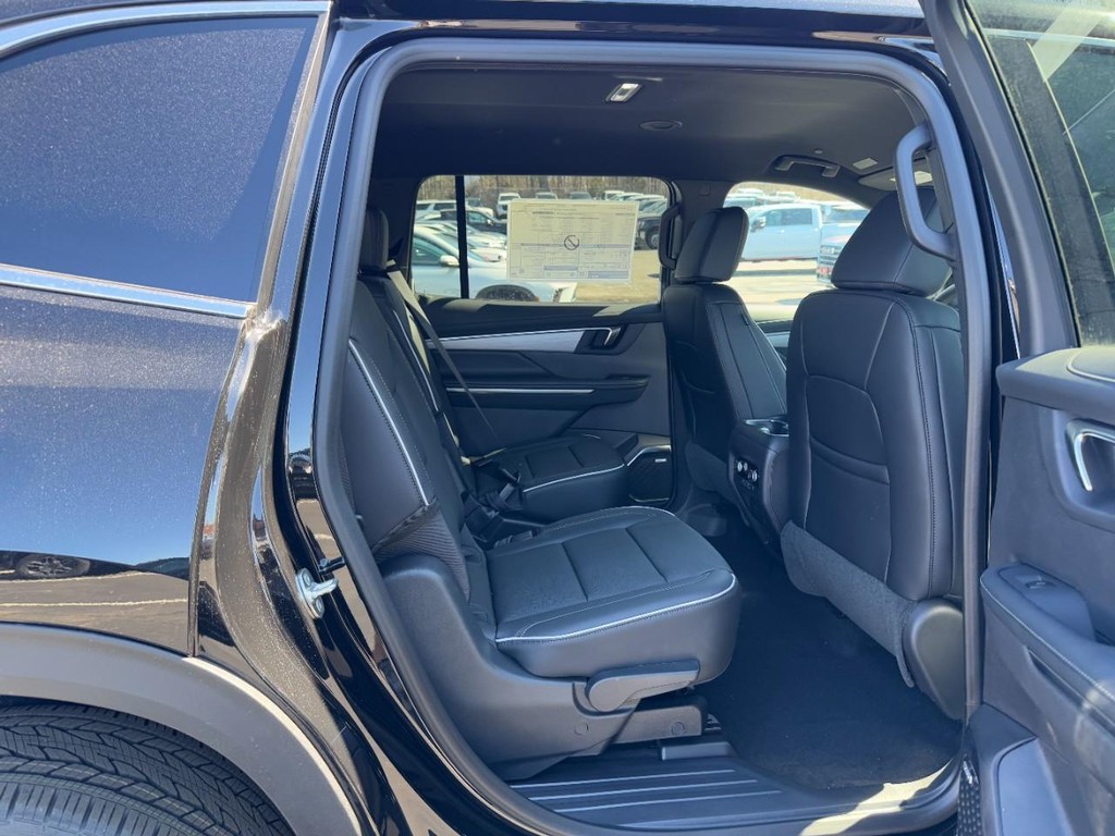 Buick Enclave Vehicle Image 05