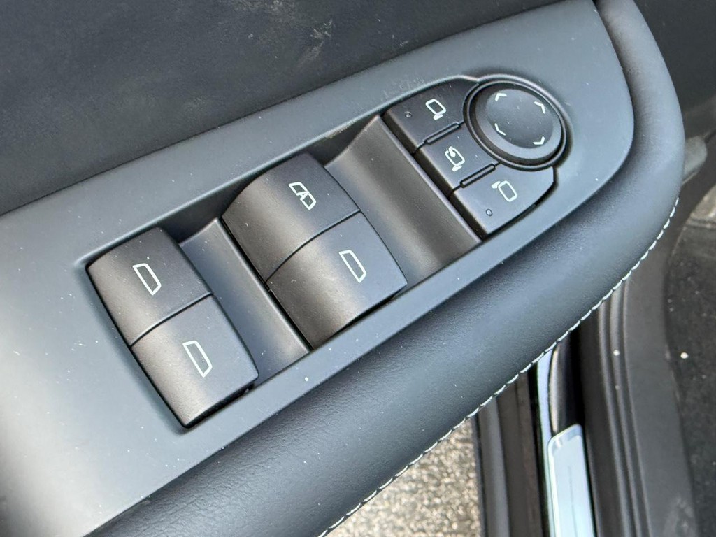 Buick Enclave Vehicle Image 10