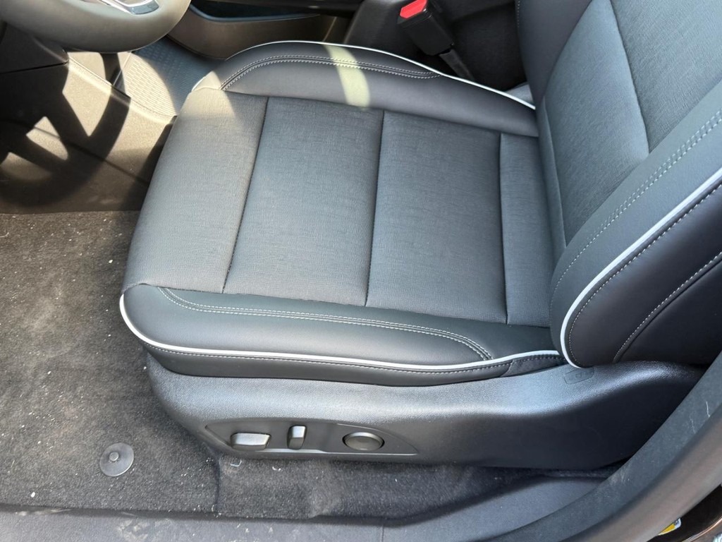 Buick Enclave Vehicle Image 11