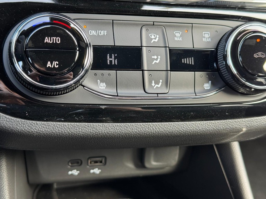 Buick Envista Vehicle Image 12