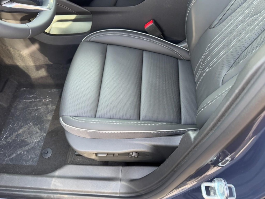 Buick Envision Vehicle Image 14