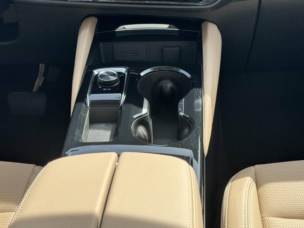 Buick Envision Vehicle Image 09