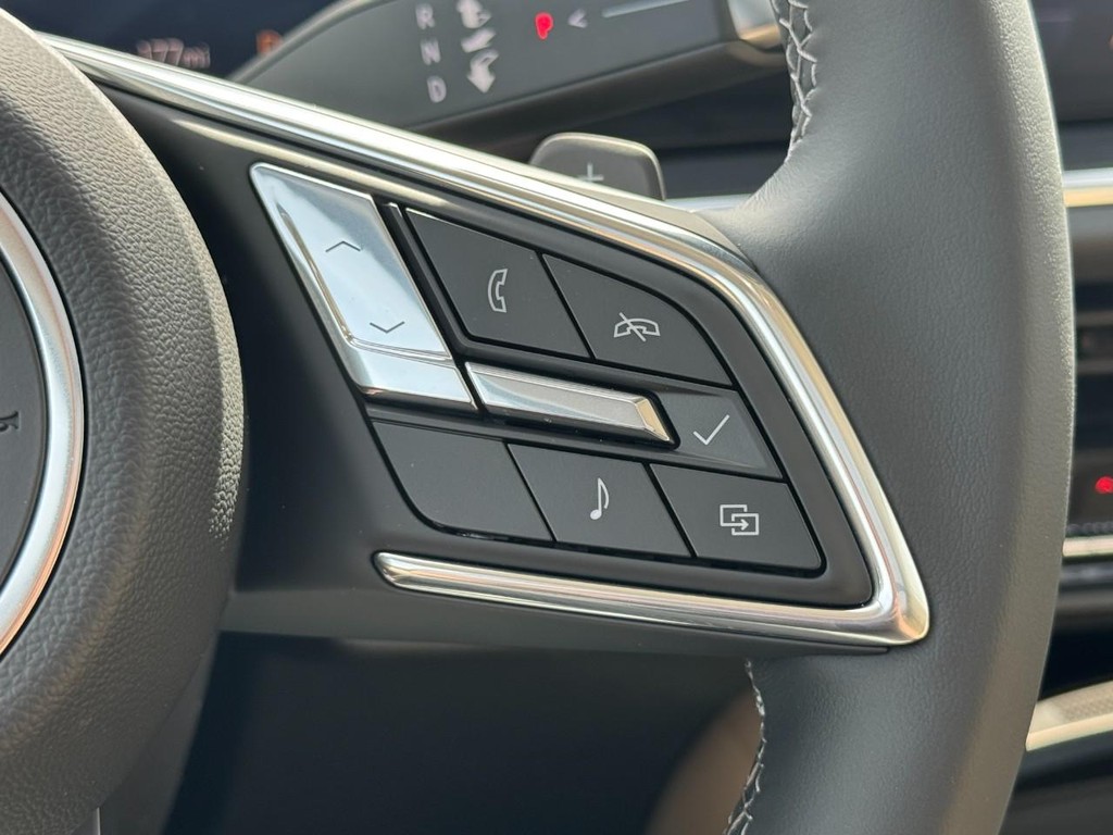 Buick Envision Vehicle Image 12