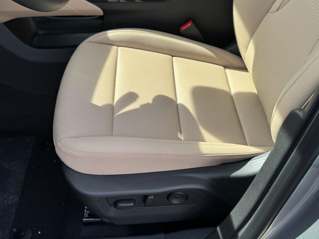 Buick Envision Vehicle Image 14