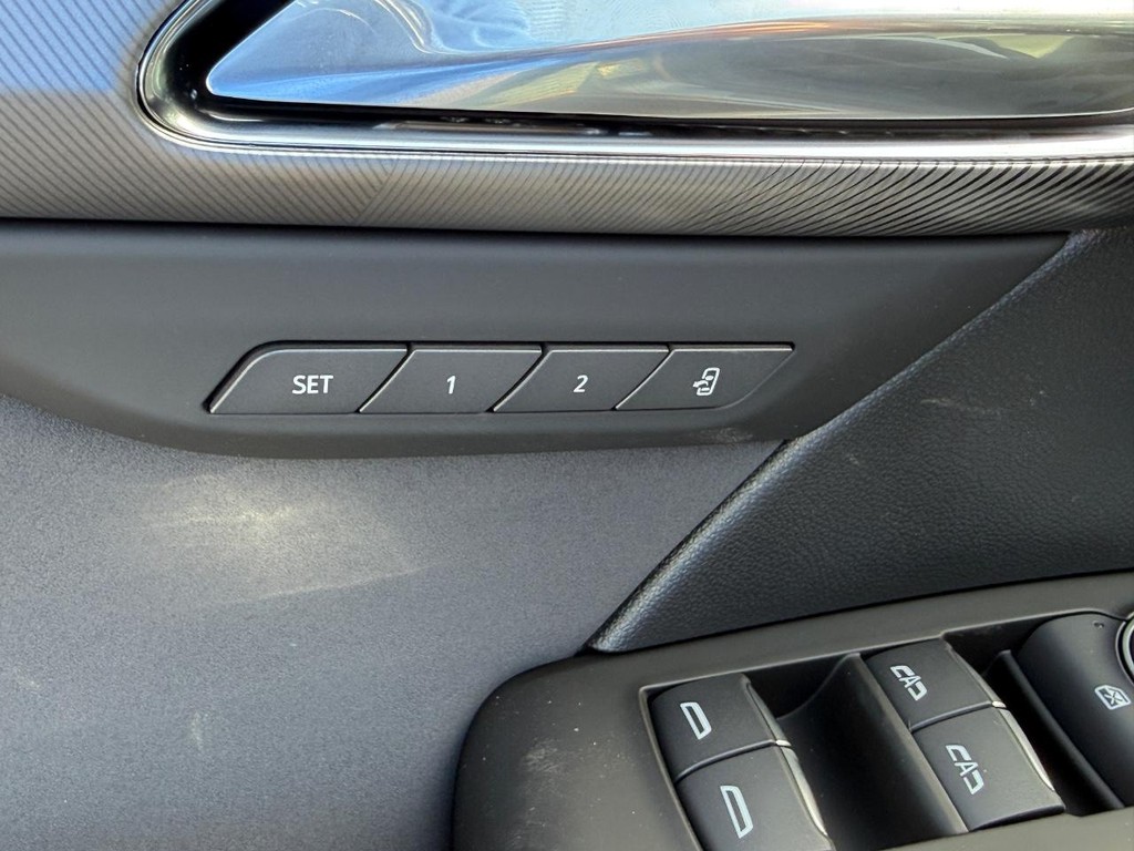 Buick Envision Vehicle Image 10