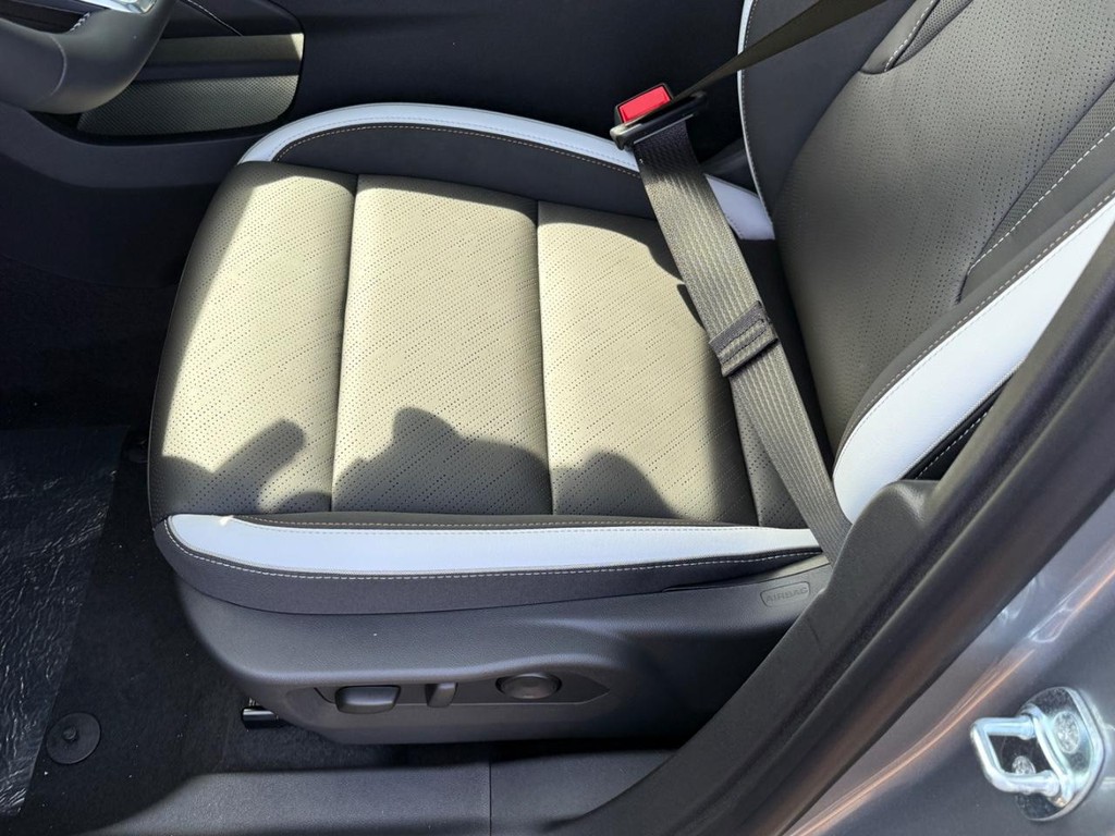 Buick Envision Vehicle Image 11