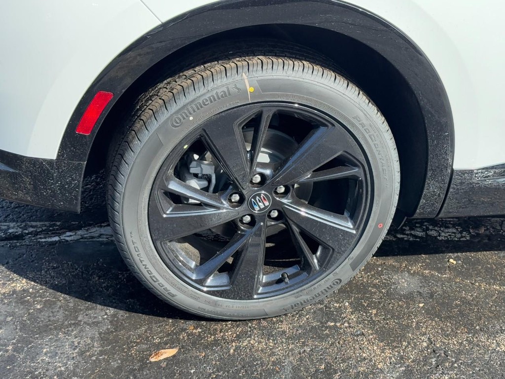 Buick Envision Vehicle Image 04