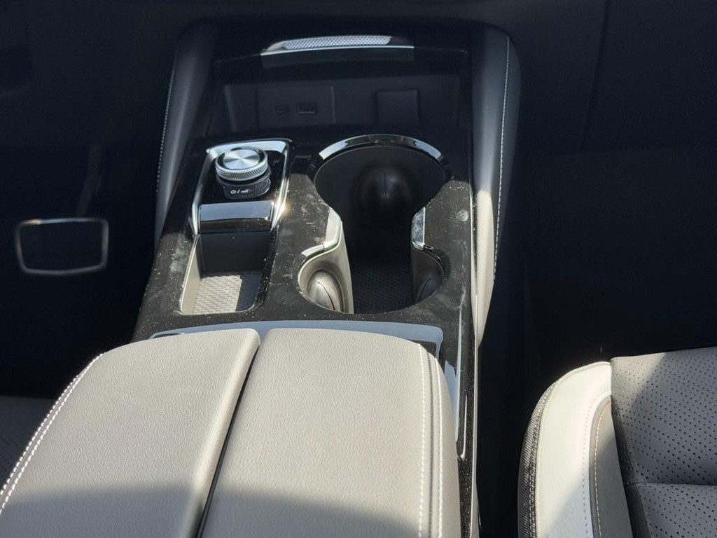 Buick Envision Vehicle Image 09