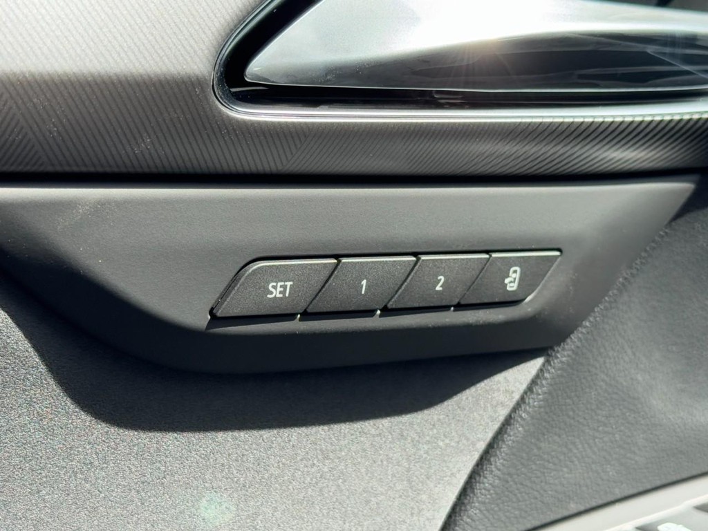 Buick Envision Vehicle Image 10