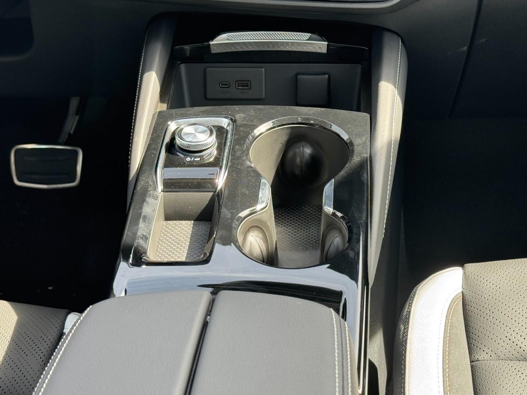 Buick Envision Vehicle Image 09