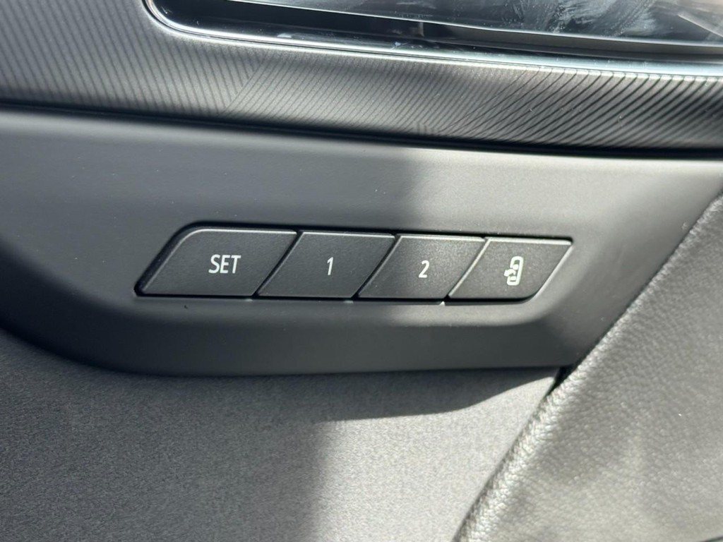 Buick Envision Vehicle Image 10
