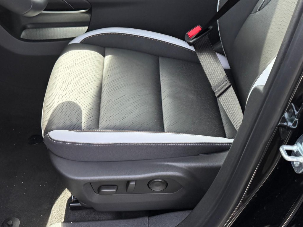 Buick Envision Vehicle Image 15