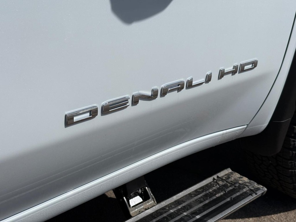 GMC Sierra 2500HD Vehicle Image 05