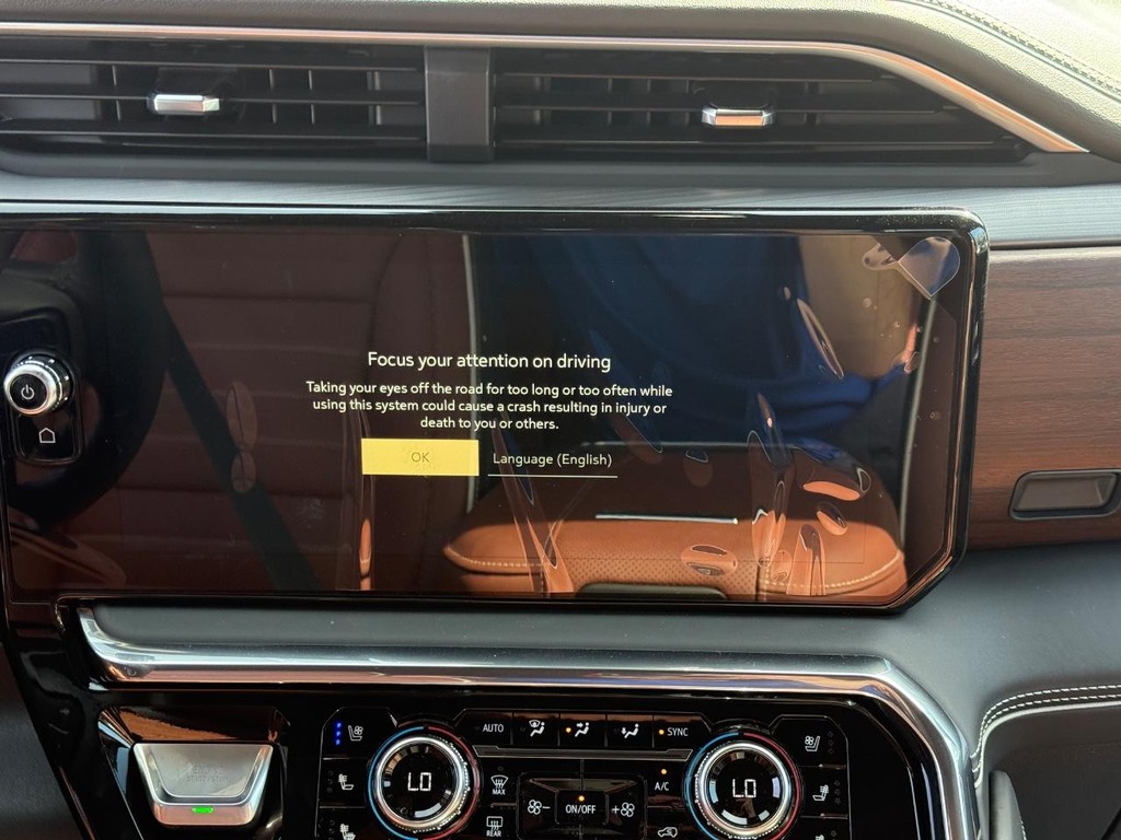 GMC Sierra 2500HD Vehicle Image 09