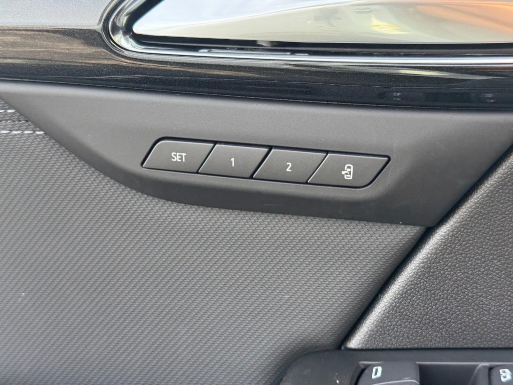 Buick Envision Vehicle Image 10