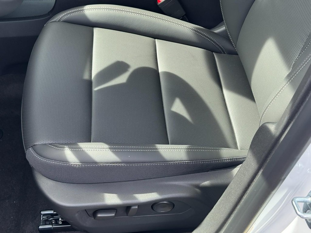 Buick Envision Vehicle Image 14