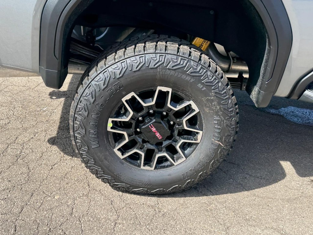 GMC Sierra 2500HD Vehicle Image 04