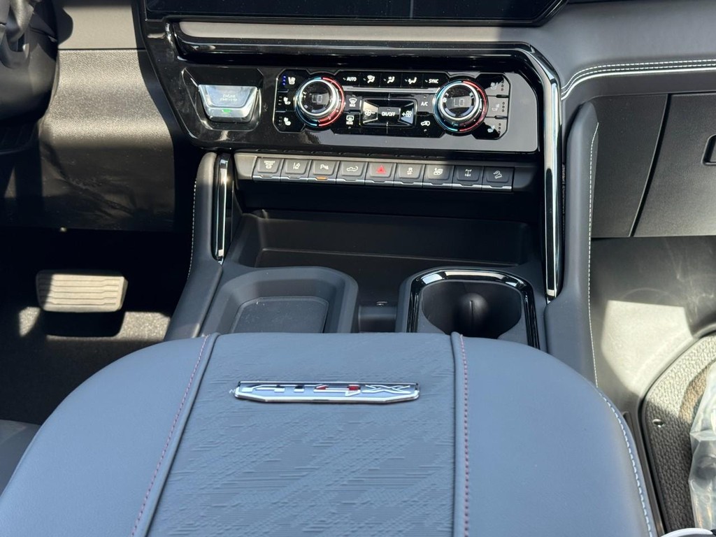 GMC Sierra 2500HD Vehicle Image 09