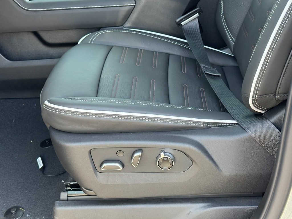 GMC Sierra 2500HD Vehicle Image 15