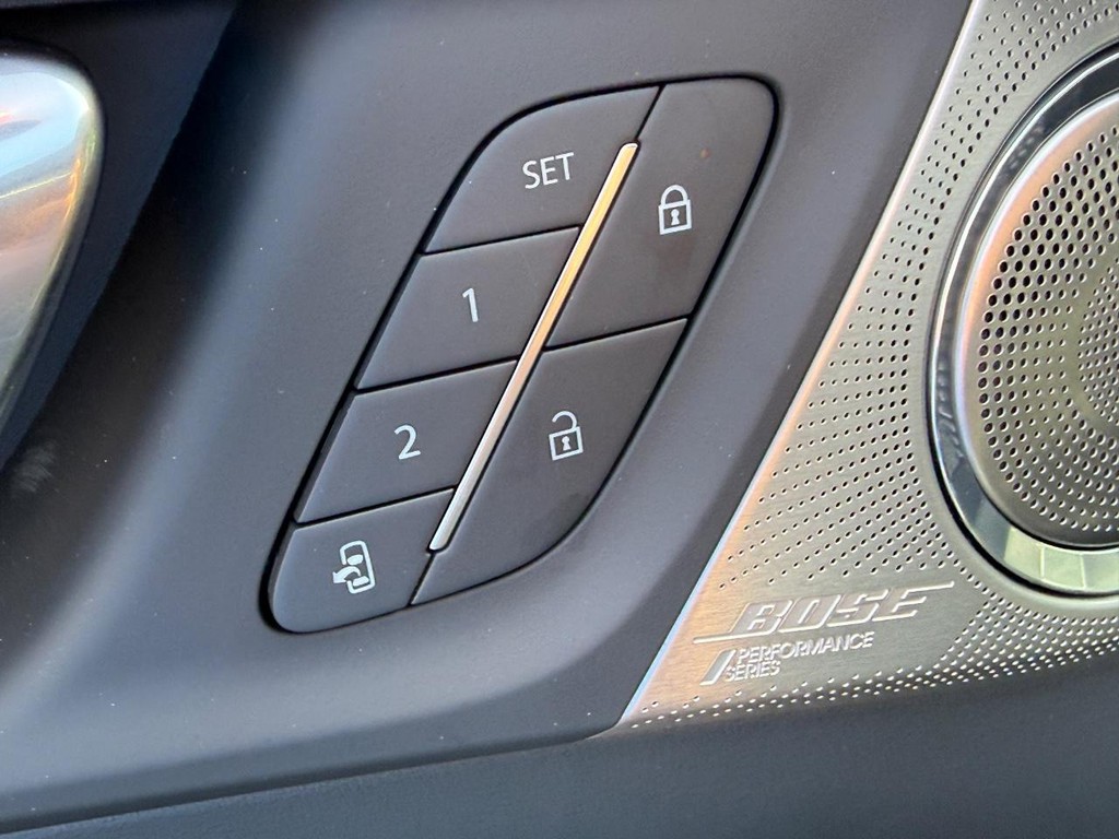 Buick Enclave Vehicle Image 11