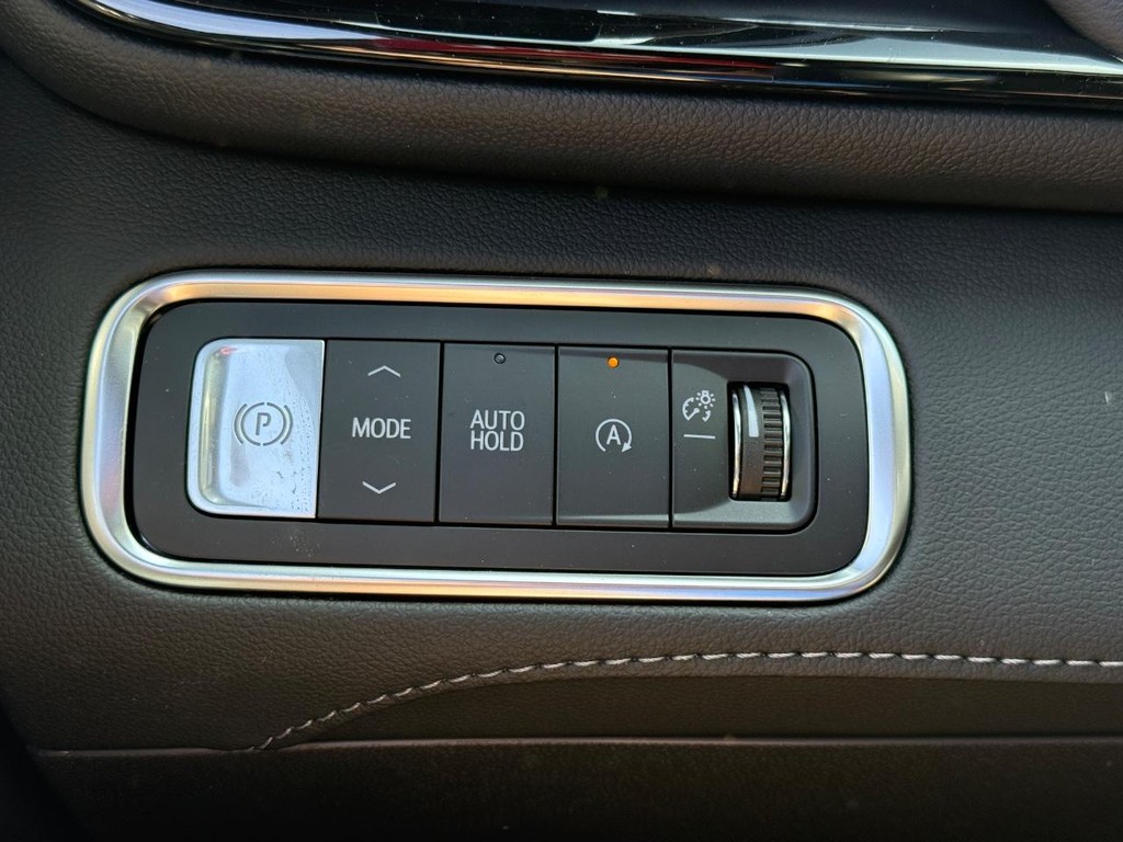 Buick Enclave Vehicle Image 13