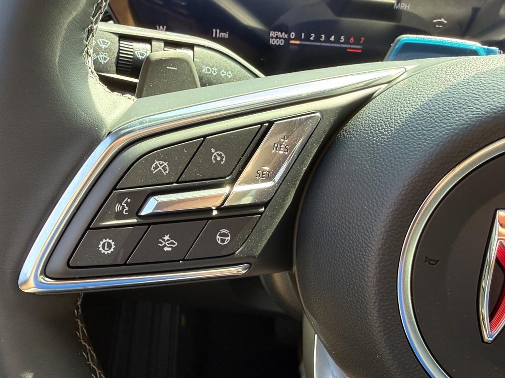 Buick Enclave Vehicle Image 14