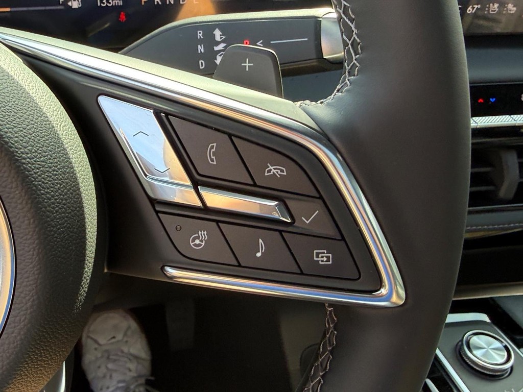 Buick Enclave Vehicle Image 15