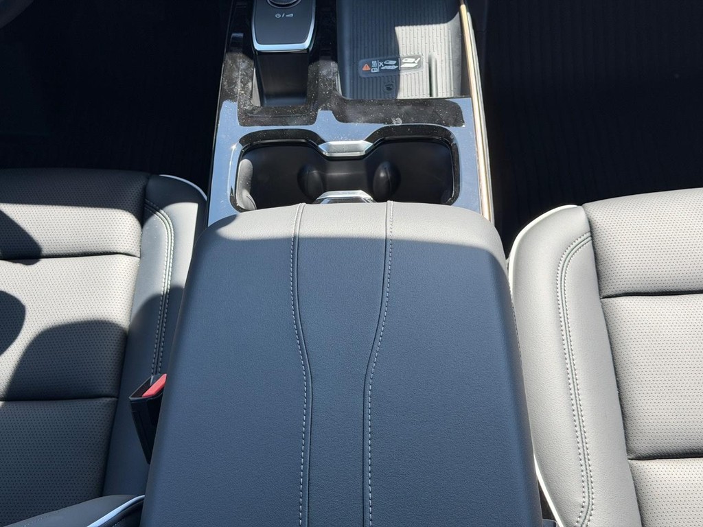 Buick Enclave Vehicle Image 11