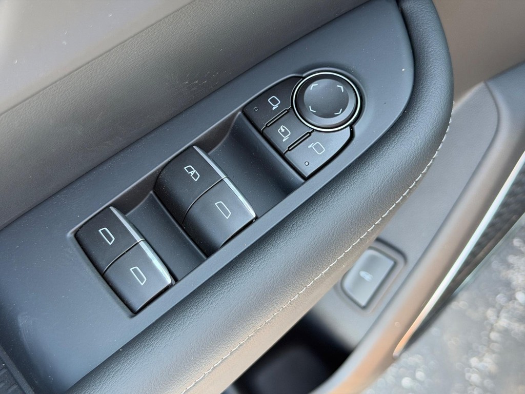 Buick Enclave Vehicle Image 13