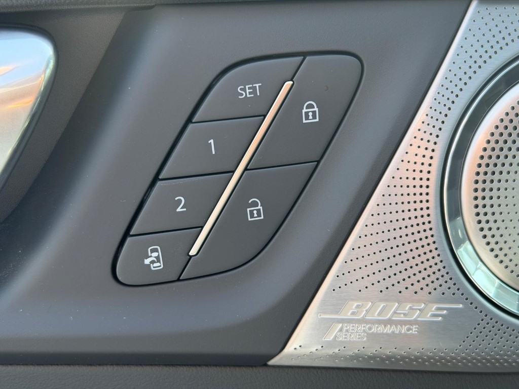 Buick Enclave Vehicle Image 14