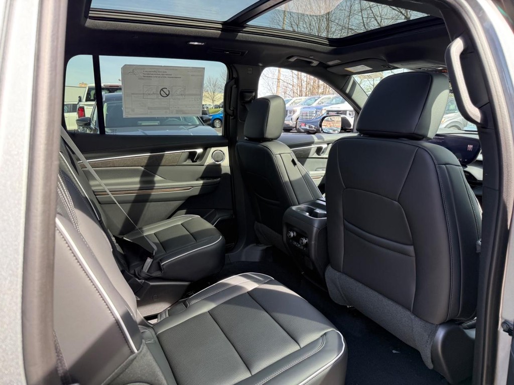 Buick Enclave Vehicle Image 05