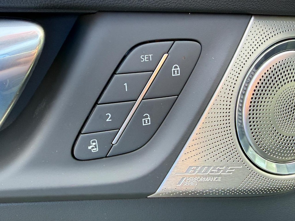 Buick Enclave Vehicle Image 10