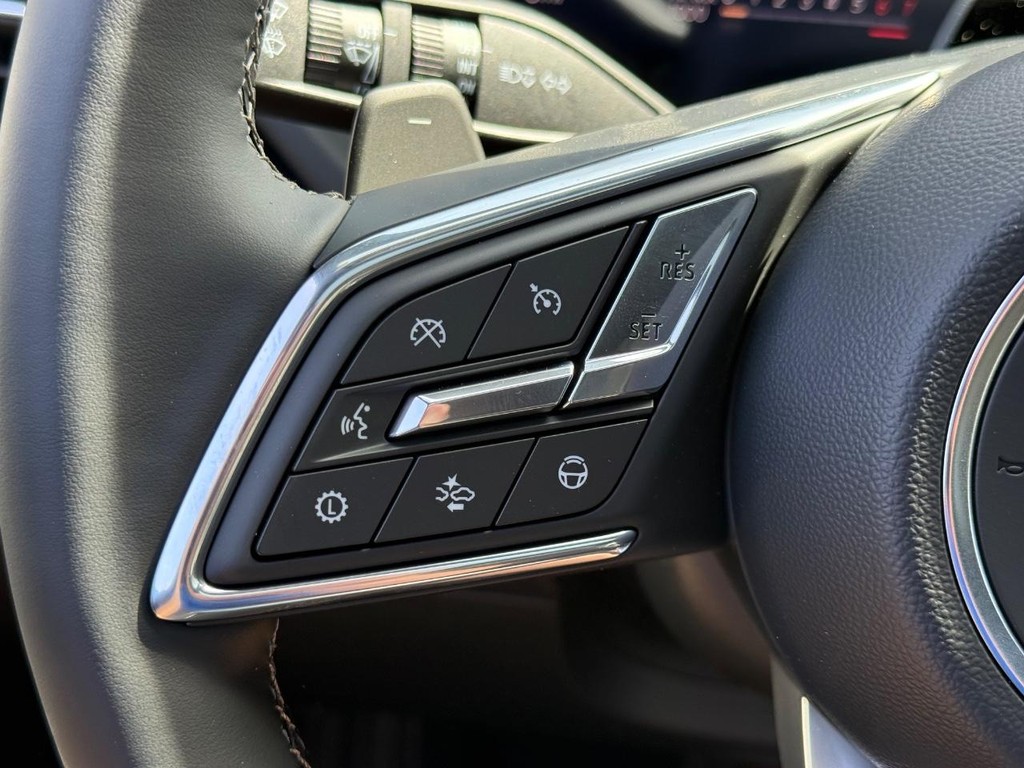 Buick Enclave Vehicle Image 13