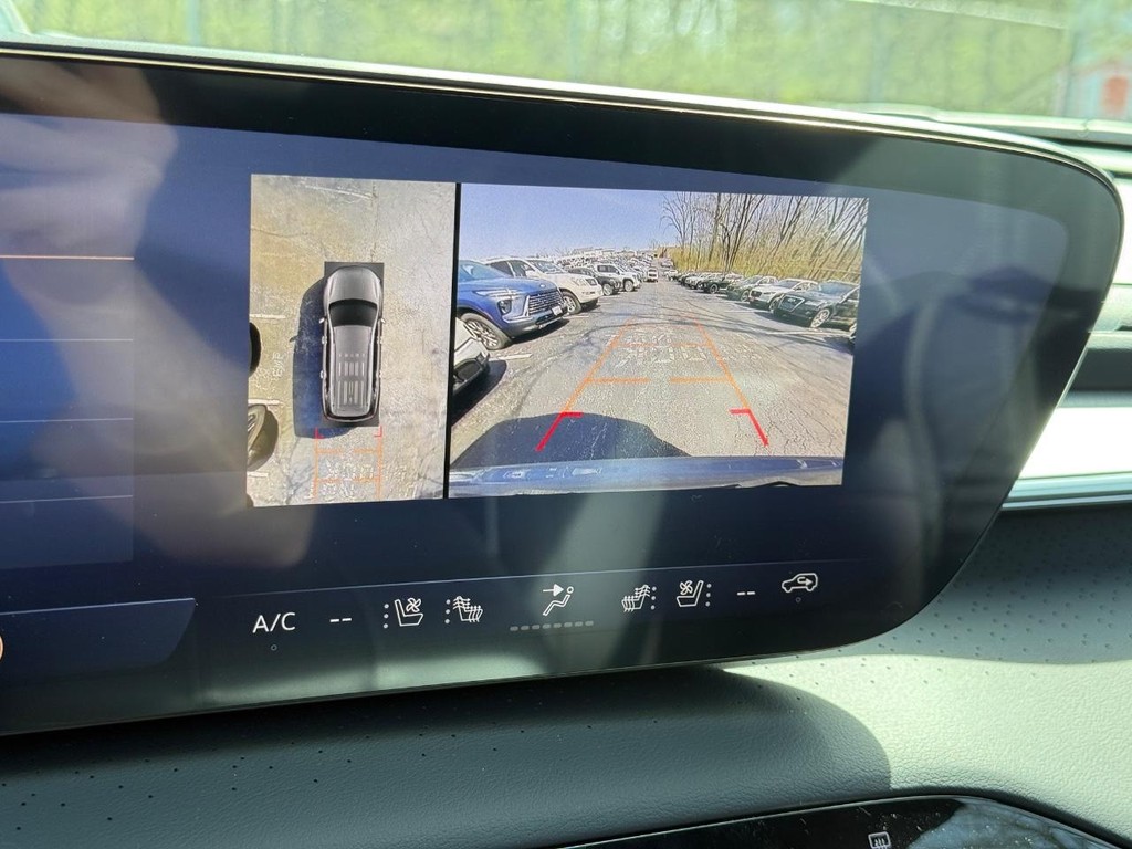 Buick Enclave Vehicle Image 16