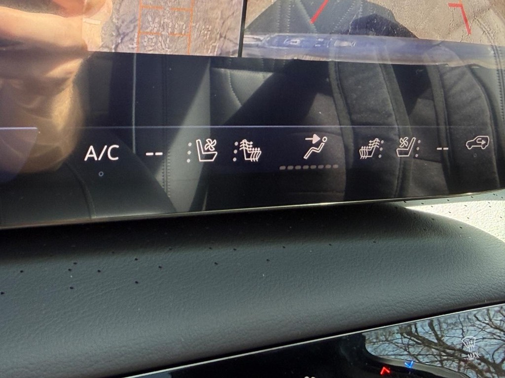 Buick Enclave Vehicle Image 17