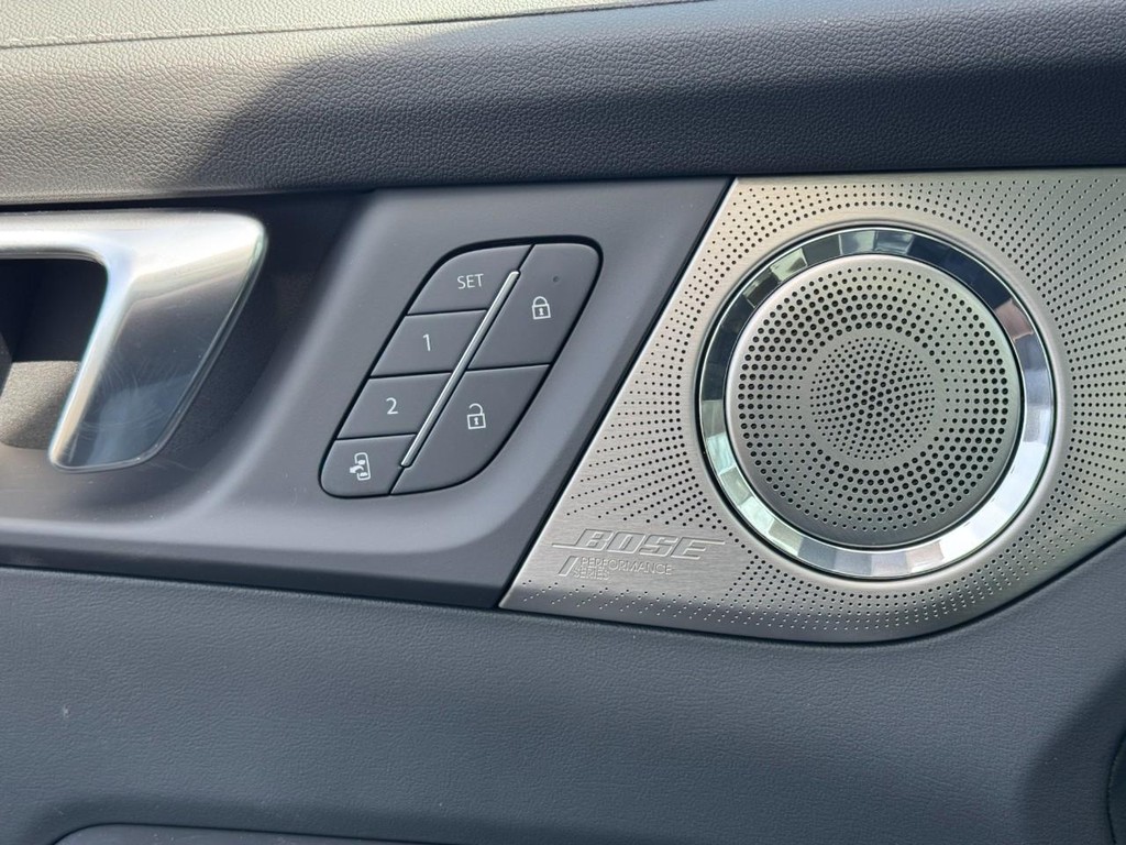 Buick Enclave Vehicle Image 10