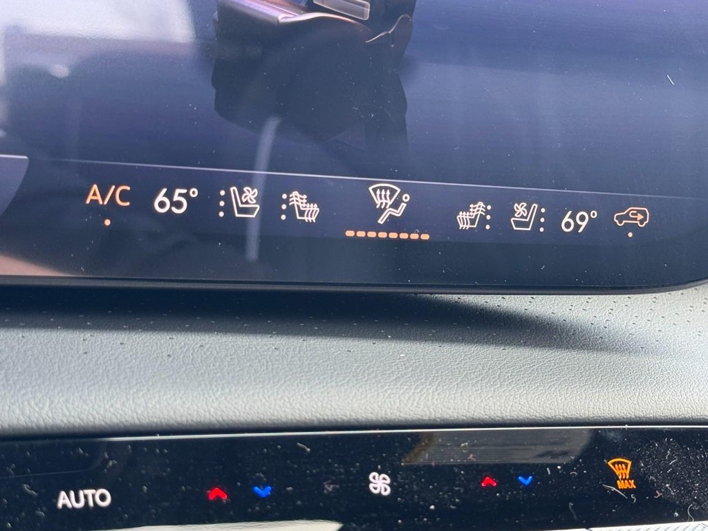 Buick Enclave Vehicle Image 13