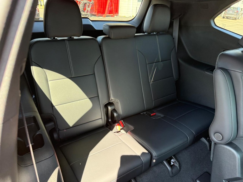 GMC Acadia Vehicle Image 06