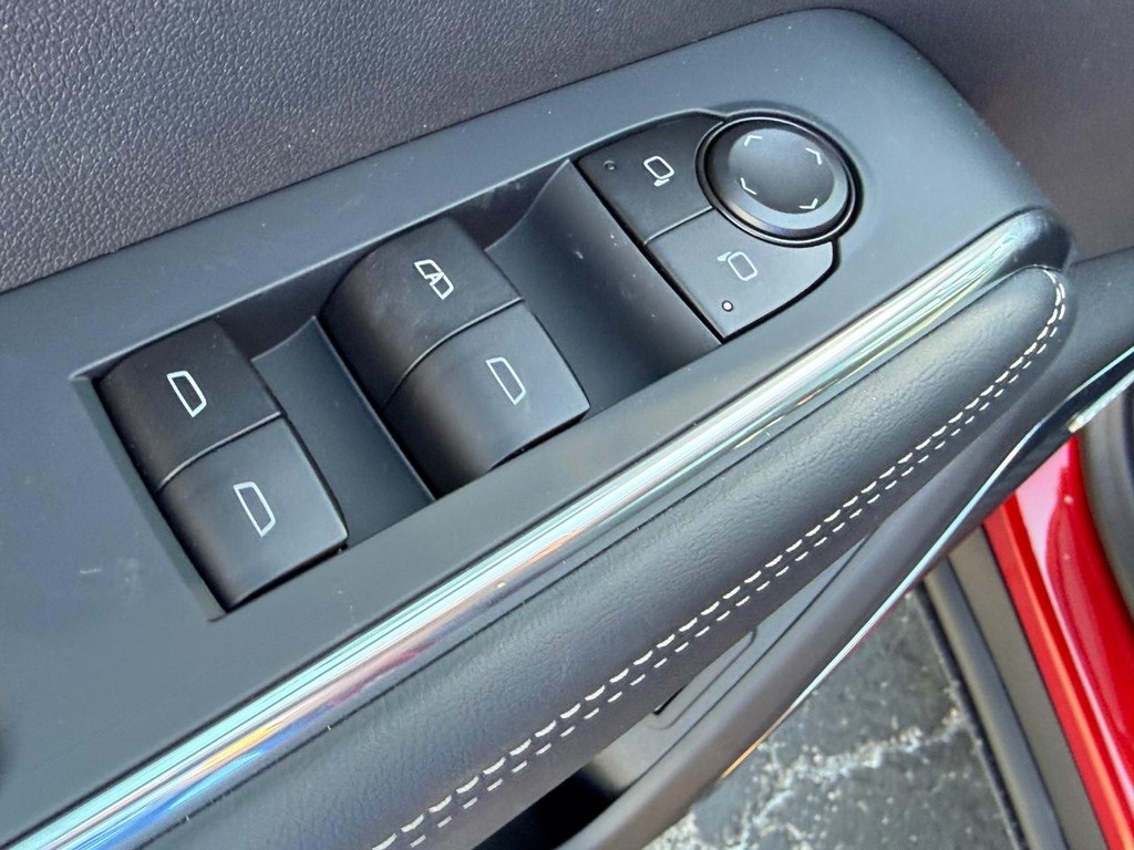 GMC Acadia Vehicle Image 11