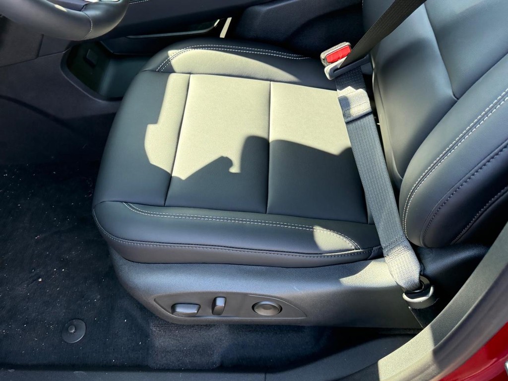 GMC Acadia Vehicle Image 12