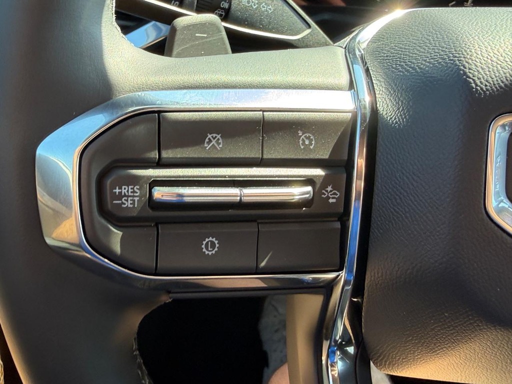 GMC Acadia Vehicle Image 13