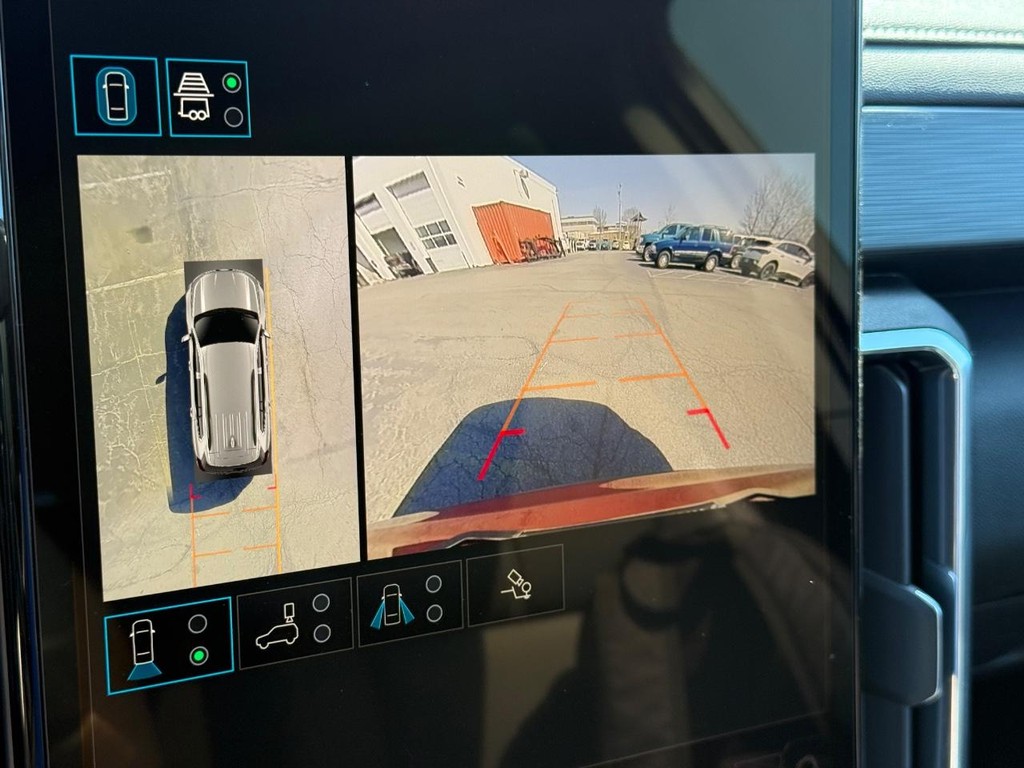 GMC Acadia Vehicle Image 16