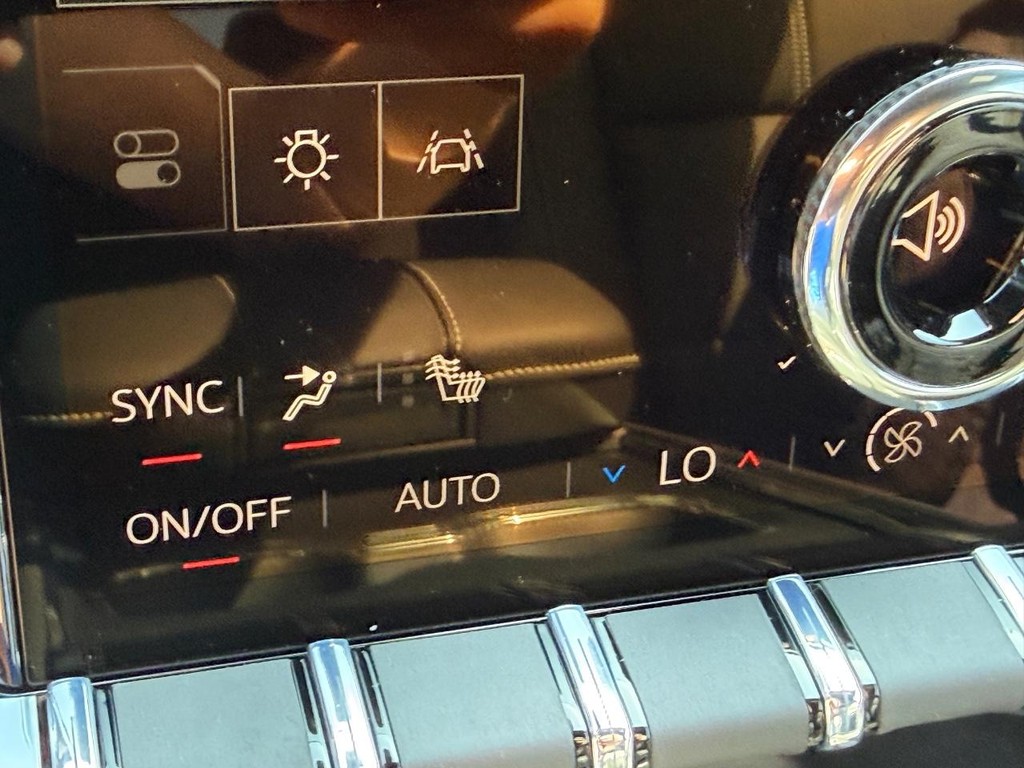 GMC Acadia Vehicle Image 17