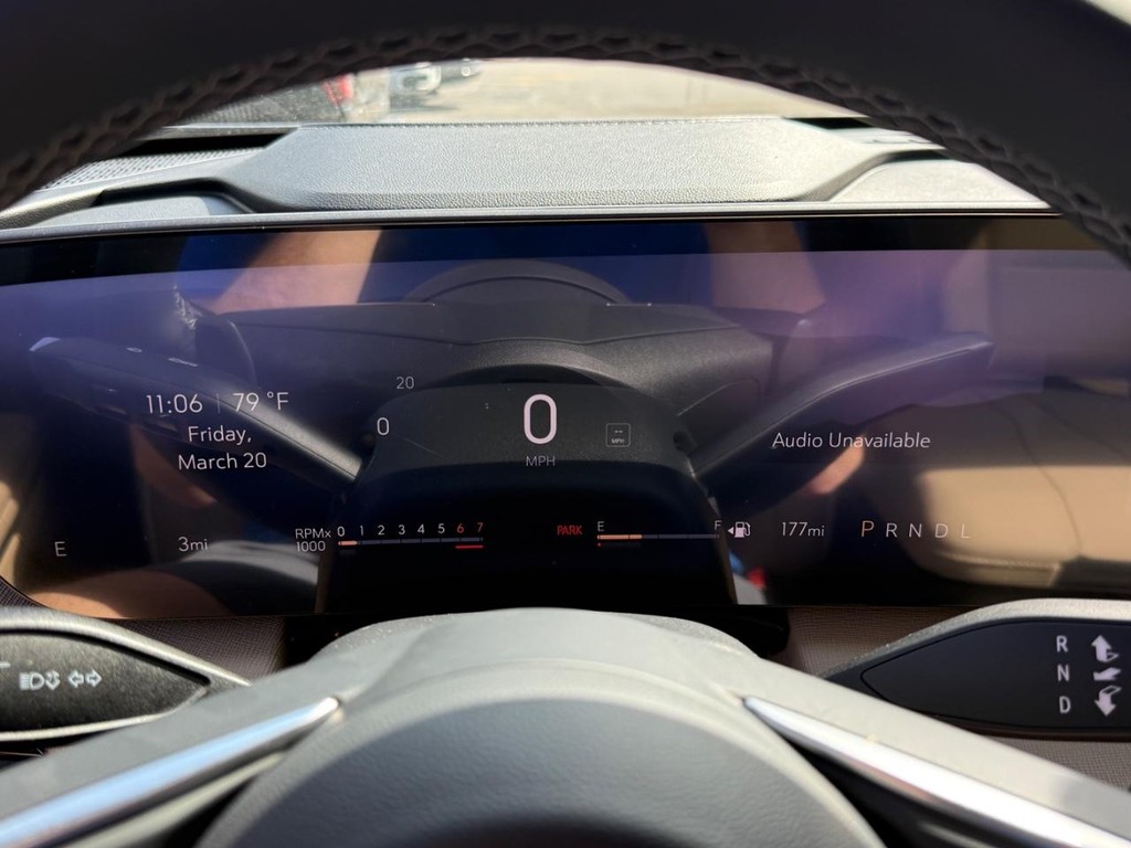 Buick Enclave Vehicle Image 16