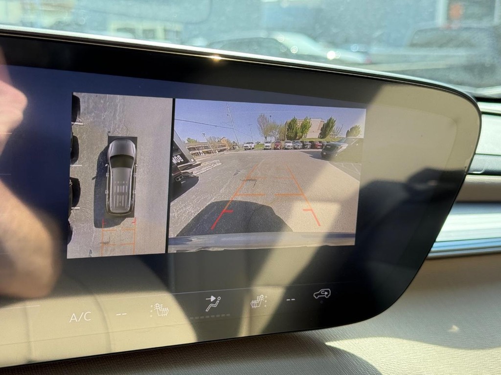 Buick Enclave Vehicle Image 17